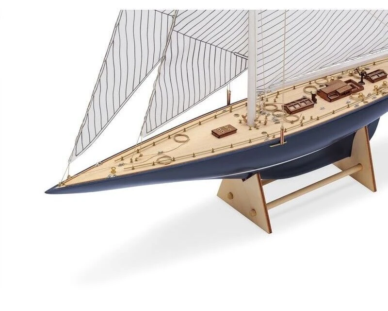 Amati 1/80 Scale Endeavour With Polystyrene Hull Model Kit - Image 5