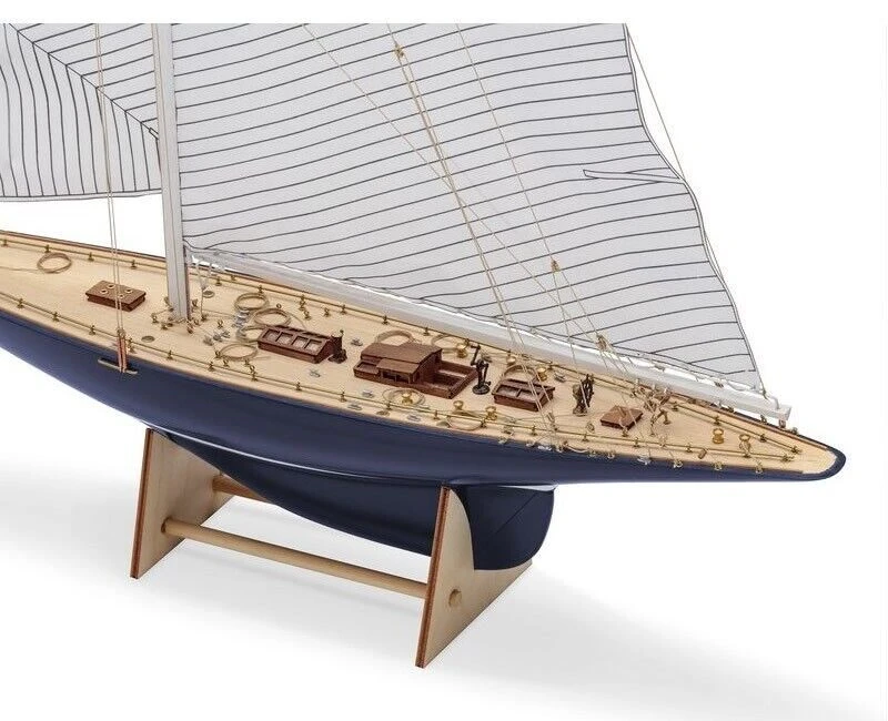 Amati 1/80 Scale Endeavour With Polystyrene Hull Model Kit - Image 4